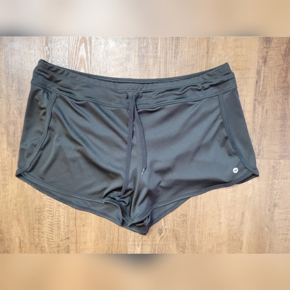 FREE W BUNDLE RBX workout shorts with hidden pocket - Picture 1 of 11